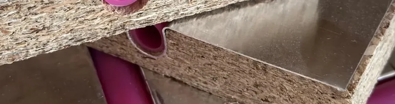 WOODCORE droogbouw vloerverwarming plaat met aluminium warmtegeleiding en verwarmingsbuis voor houtskeletbouw